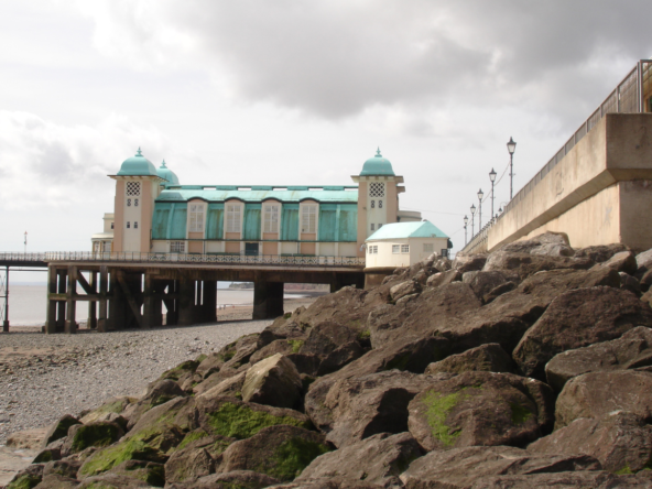 does Cardiff have a beach