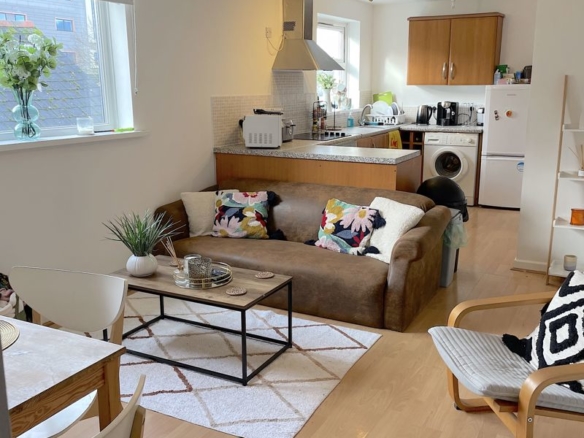 Cardiff Estate Agents | Letting Agents Cardiff - Uniek Residential
